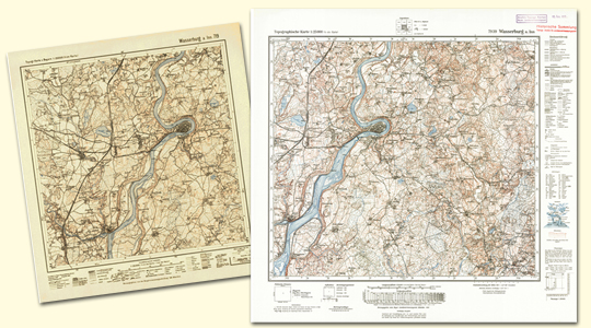 Zwei Historische Topographische Karten von Bayern im Maßstab 1:25.000 liegen nebeneinander. Die rechte Karte ist leicht schräg im Hintergrund.